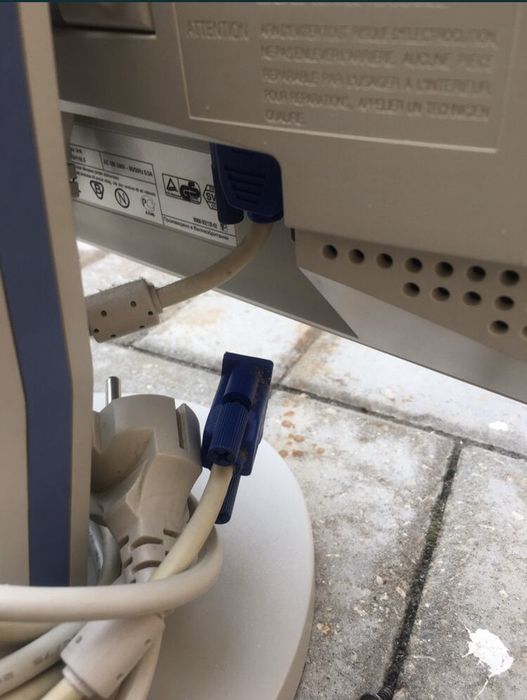 Samsung TFT Screen + Keyboard and Speakers64741081875714122