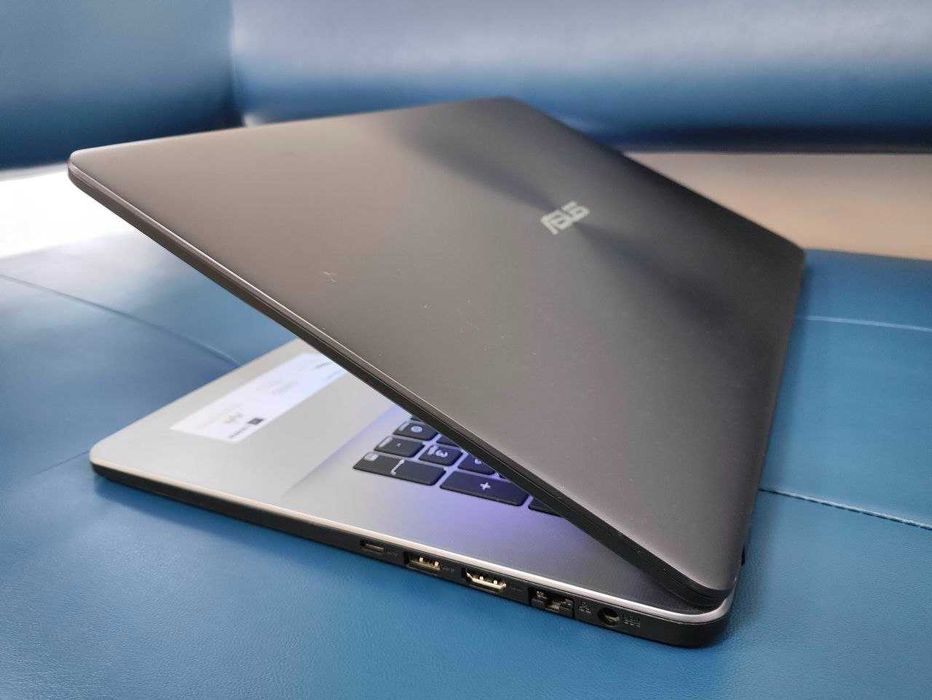Великий ноутбук ASUS VivoBook 17 X705UА/8RAM/1000GB/ 17,3 з коробки все працює