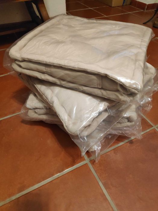 Almofadas /Couchins chão 40x40 novas