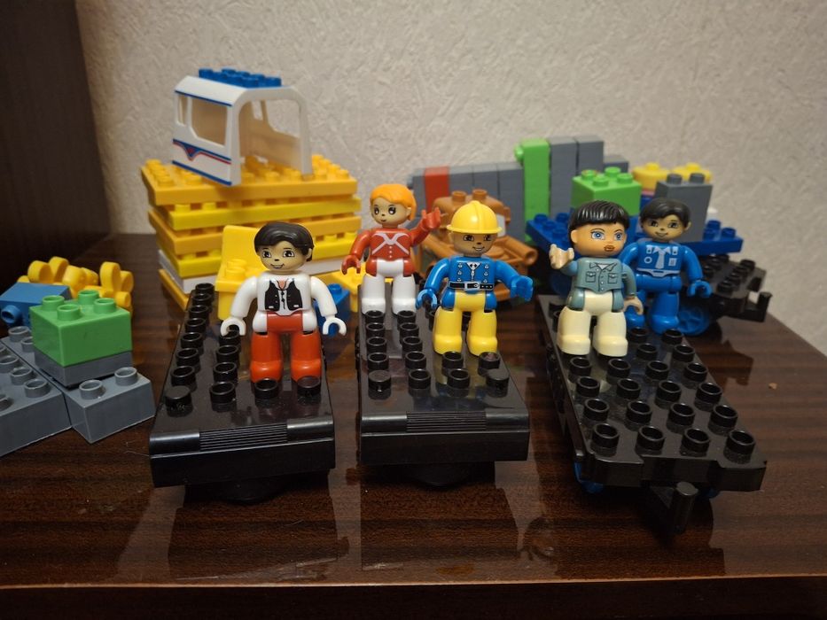Фигурки  Lego ,детали  конструктора