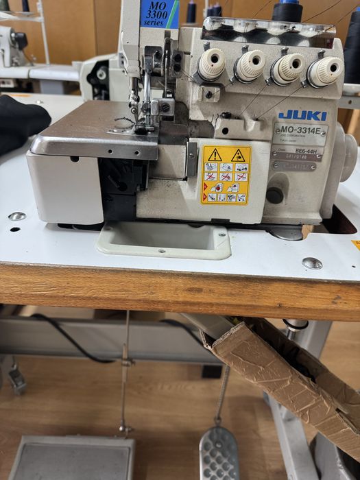 Máquina de costura industrial Juki – Corte e Cose – Excelente estado