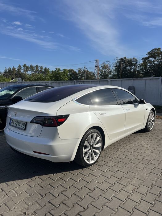 Продам Tesla model 3
