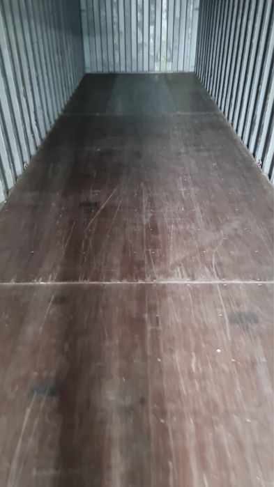 Contentores usados e novos