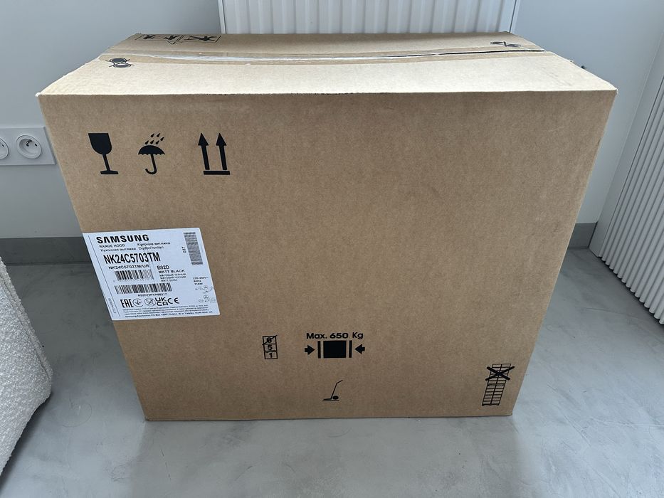 Okap Samsung NK24C5703TM