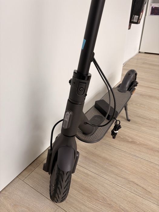 Hulajnoga elektryczna Xiaomi Mi Electric Scooter Essential 1