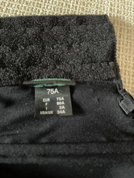 Бюстгалтеры Victotias Sicrets. 34B.  Бюстье.