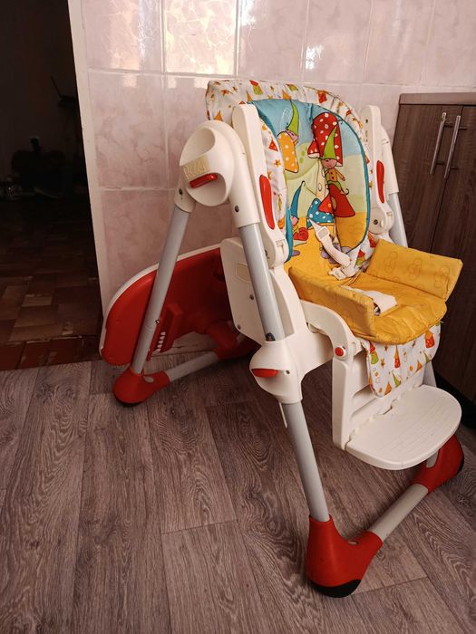 Продам стілець для годування Chicco Polly