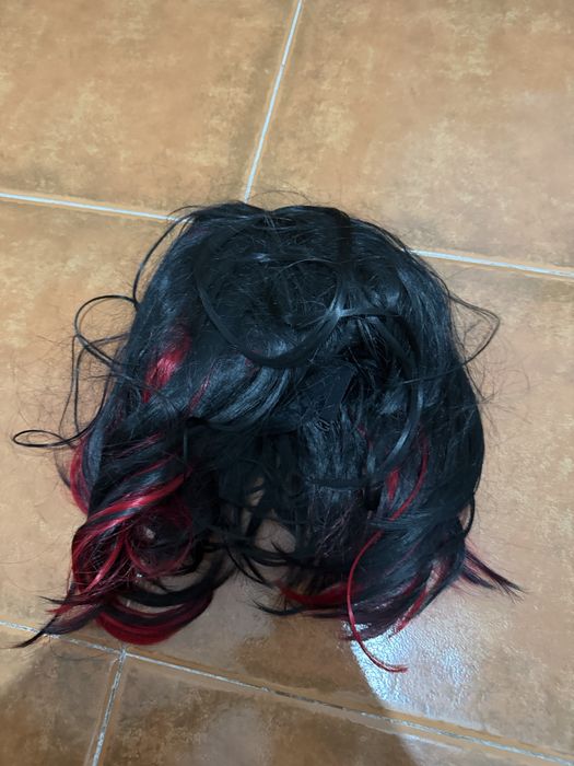 Perucas feminina em excelente estado