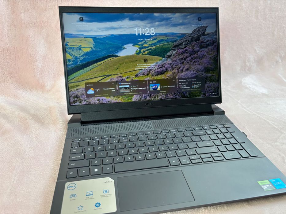 Laptop gemingowy Dell G15 5530