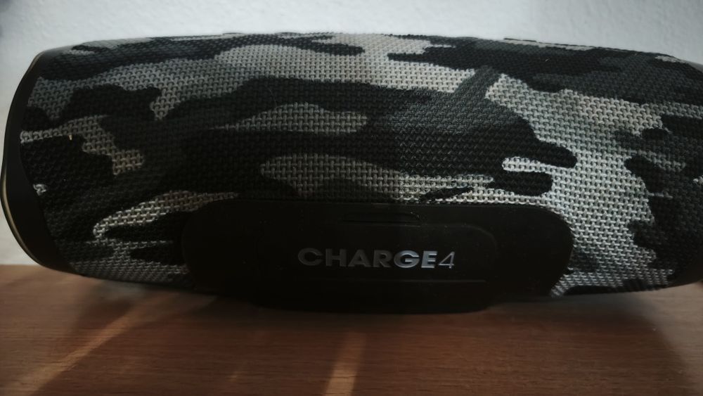 JBL Charge4 como nova