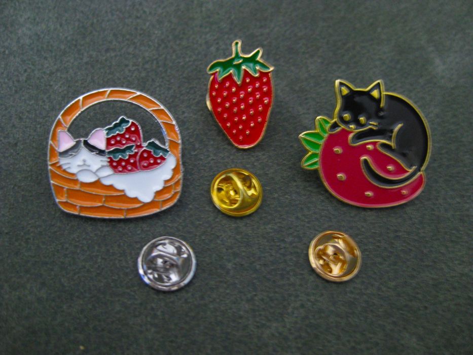 Alfinete / Broche / Pregadeira Gato c/ Coração NOVO
