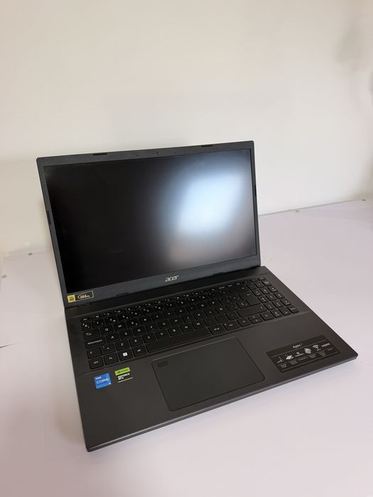 Acer Aspire 7 — i5-12450H + RTX 3050 + 16GB RAM + 512GB SSD