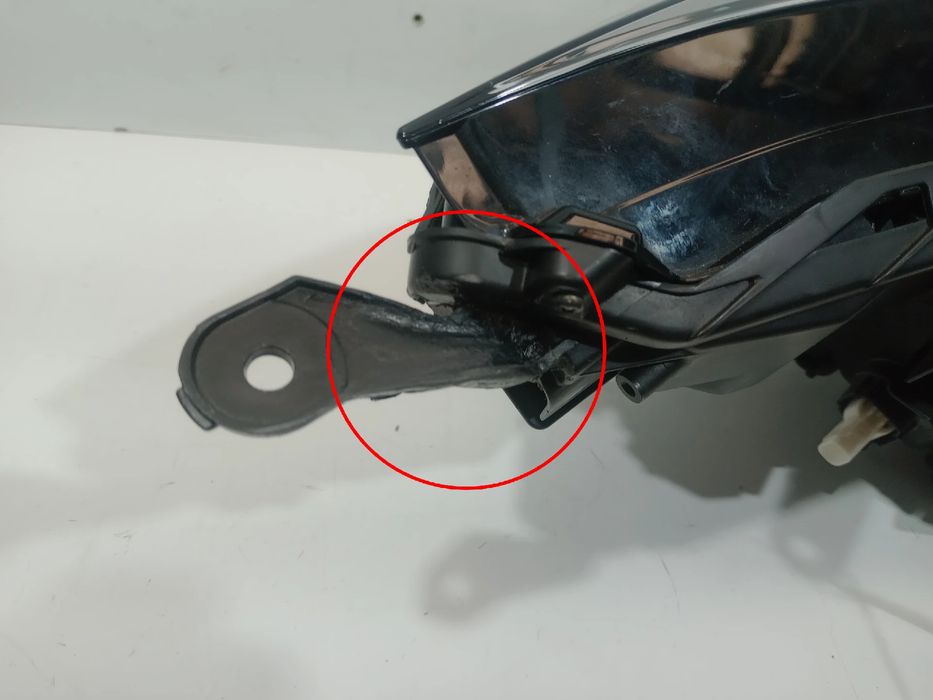 Ótica / farol esquerda LEXUS NX II (_A2_, _H2_)
