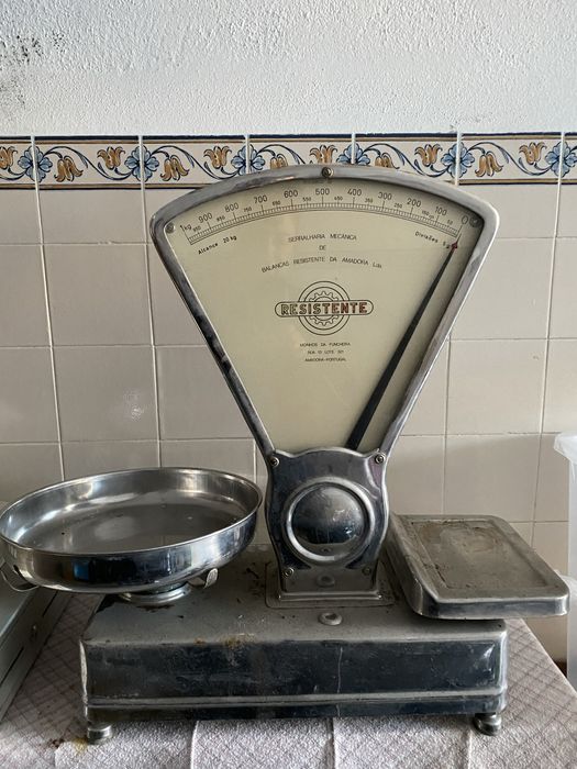 Balanca e pesos antigos marca Resistente