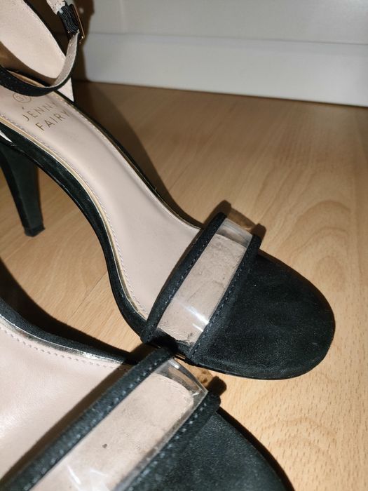 Piękne, klasyczne sandałki na szpilce r. 37