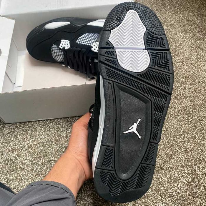 Jordan 4 Retro White Thunder R.39