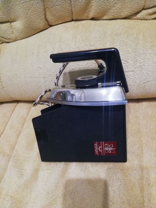 Утюг Rainford. Требуется замена провода.