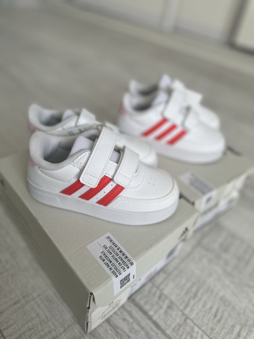 Кросівки для близнюків. Кросівки для дівчинки, кросівки Adidas 25