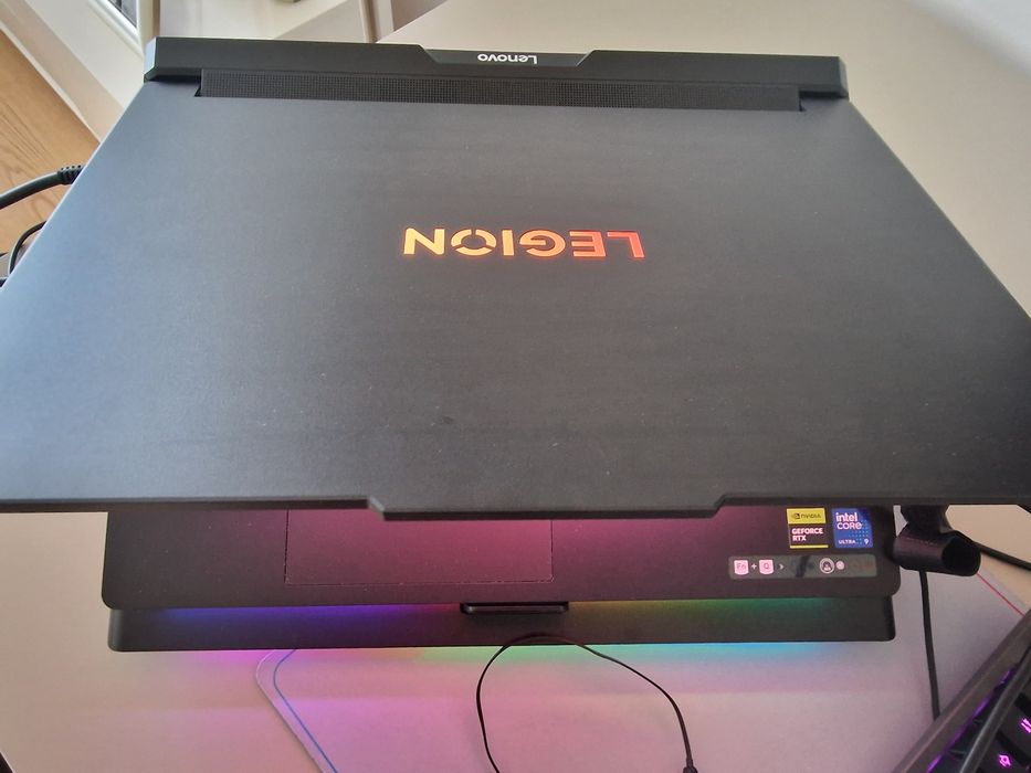 Lenovo Pro 7i Ultra 9  32GB RTX 5080 16GB GDDR7
