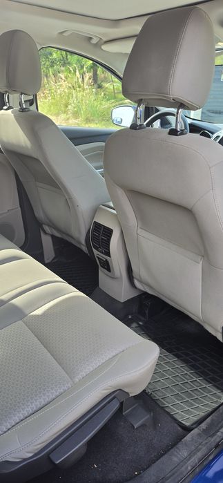 автомобиль  ford escape