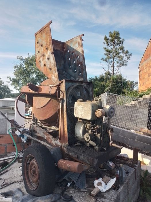 Concrete mixer with crane cable64186446472193121