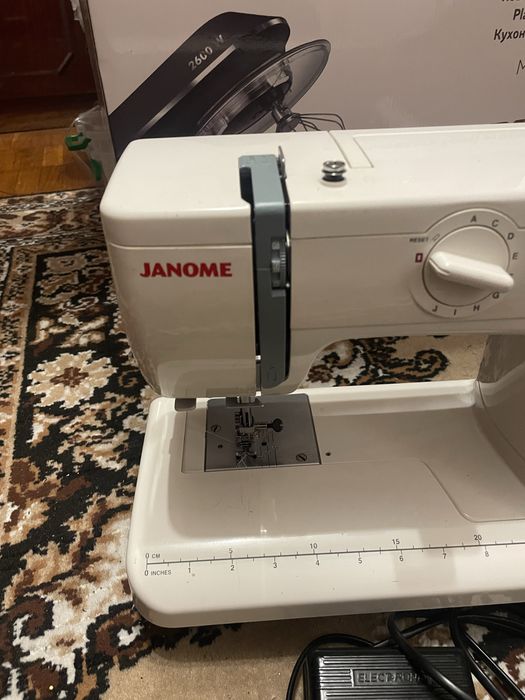 Продам швейную машину Janome 419s