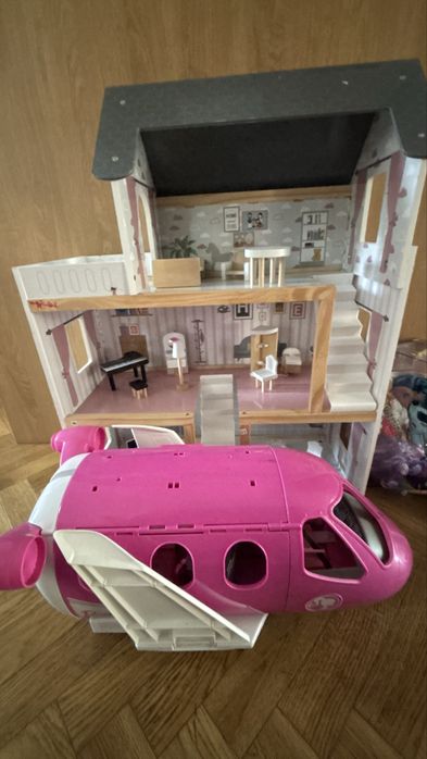 Domek dla lalek plus samolot Barbie gratis