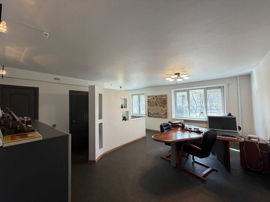 Продам офісне приміщення