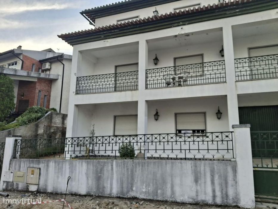 Large Detached House for Sale in Guarda