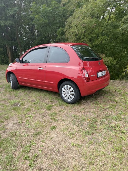 автомобіль Nissan Micra