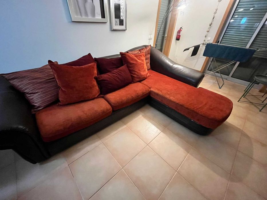 Sofá de 3 lugares com Chaise Longue - (inclui as almofadas) -  150 €