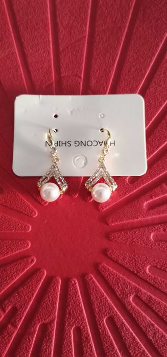 Brincos fantasia com pérolas