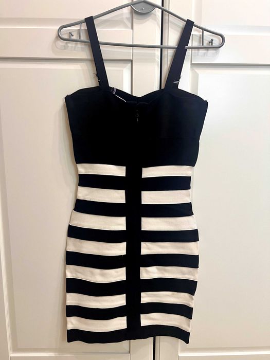 Sukienka bandażowa czara biała paski