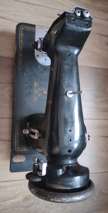 Stara maszyna do szycia łucznik