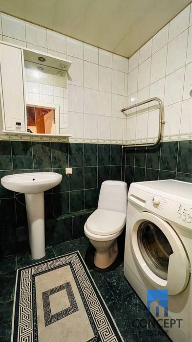 Продам большую 3 комн. квартиру 61 м2 ул.Независимости (Титова)