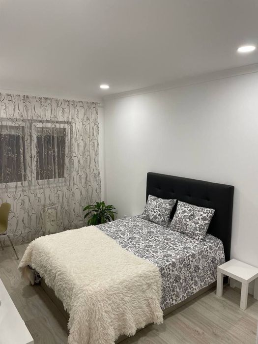 Quarto acolhedor com casa de banho privativa