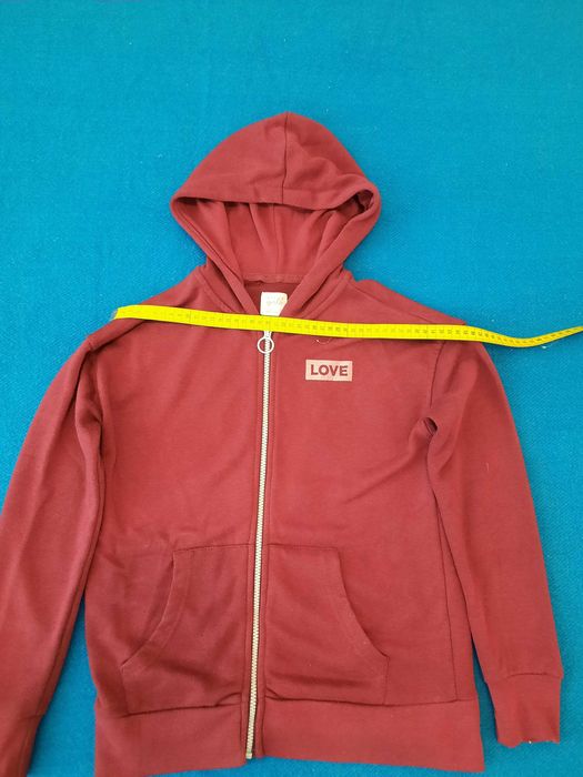 Casaco Vermelho com fecho e carapuço