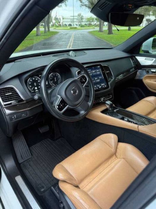 2018 Volvo XC90 T6 Momentum