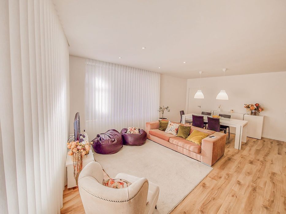 Apartamento/ Loja T2 vista mar, a 30 metros da marginal