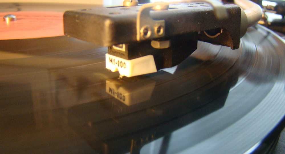 Вінлром/програвач платівок ВЕГА-108 Стерео + 15АС208 + одна платівка