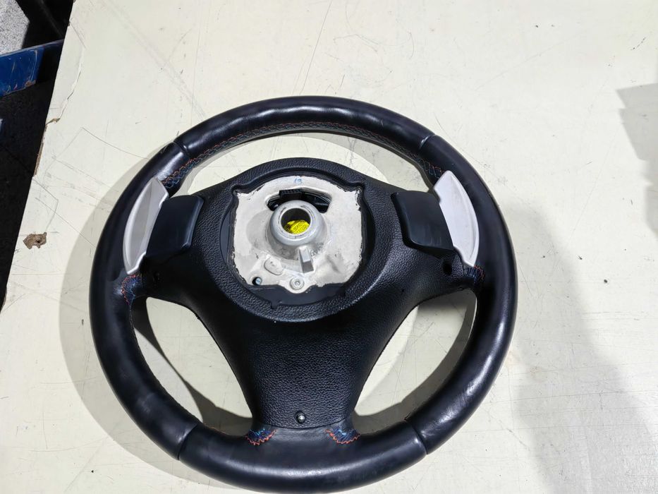 Volante Pack M com patilhas BMW serie 1 e 3 E81/82/87/88/E90/91/92