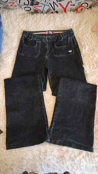 Вінтажні вельветові джинси клеш в стилі 2000-х