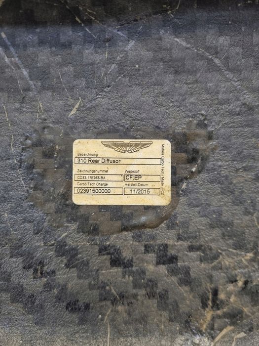 aston martin vanquish dyfuzor spoiler zderzaka tył tylny carbon