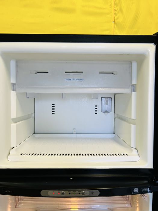 Двухкамерный холодильник Whirlpool NoFrost