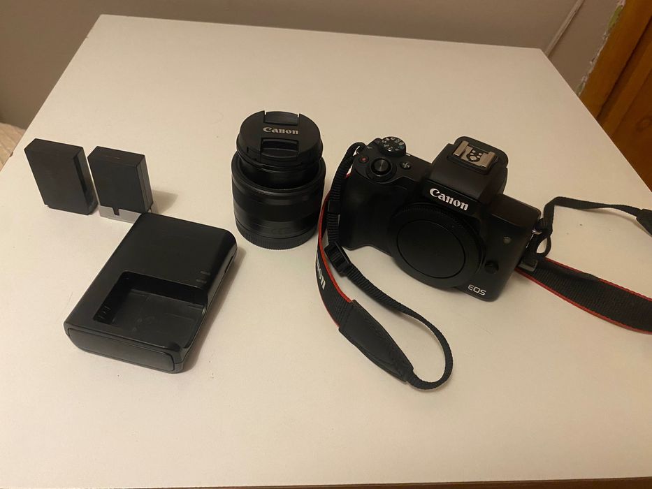 Canon EOS M50 com lente