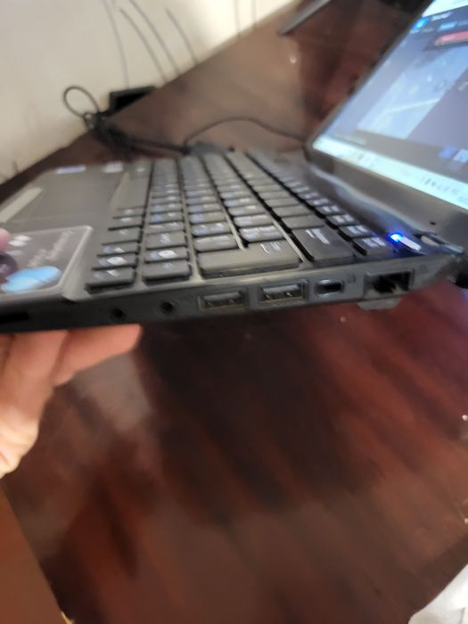 Нет бук Asus  260ммх18мм