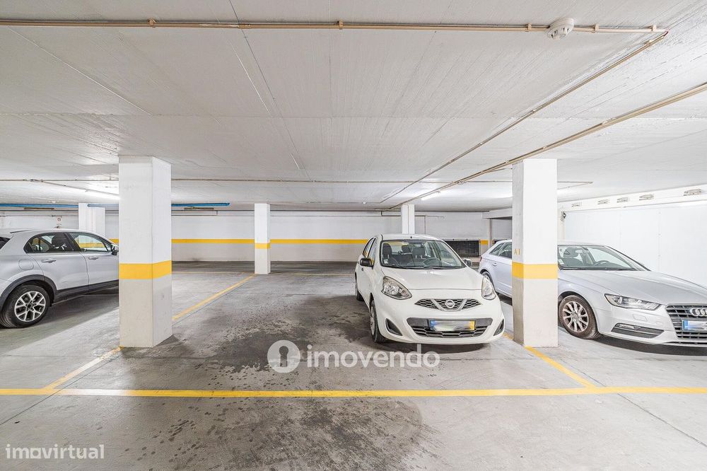 Apartamento T3 com estacionamento, no Condomínio Jardim da Lomba