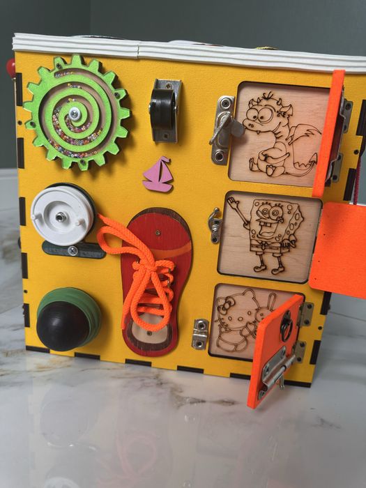 Розвиваючі Бізікуб бізідошка бізіборд для дітей