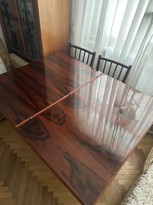 Стіл розкладний,дуже красиве дерево
