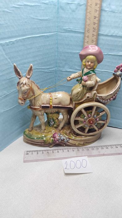 Статуэтки Барочная пара и девочка на колеснице Германия Липелсдорф .
